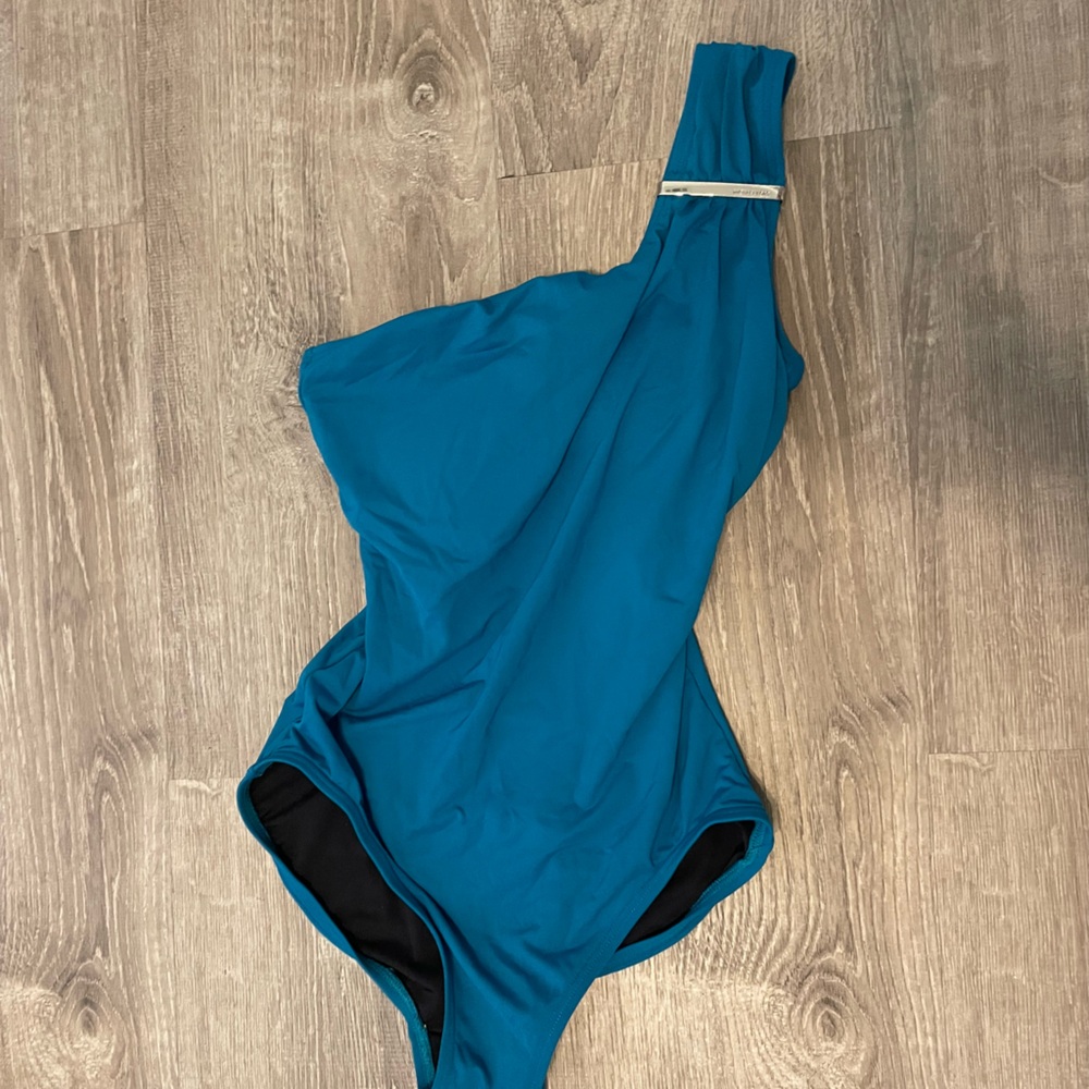 Flattering💘 Michael Kors One Piece EUC